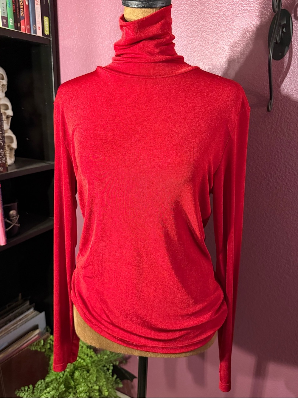 Vtg Susan Lawerence Red Turtleneck Long Sleeve top- thin and airy fabric